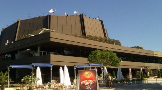 Фестивалният и конгресен център  във Варна е открит през 1986 г. Автор на сградата е арх. Косьо Христов. Първоначално той е наречен "Фестивален комплекс Людмила Живкова" и е бил  филиал на НДК, което не му пречи да е грозен.