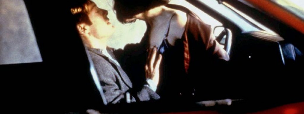 „Поквареният Дейв" е събрал безупречен актьорски ансамбъл в лицата и телата на Джеймс Спейдър, Елиас Котеас, Дебора Кара Ънгър, Холи Хънтър и Розана Аркет