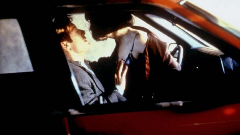 „Поквареният Дейв" е събрал безупречен актьорски ансамбъл в лицата и телата на Джеймс Спейдър, Елиас Котеас, Дебора Кара Ънгър, Холи Хънтър и Розана Аркет