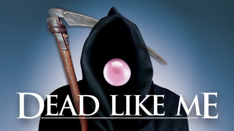 Dead Like Me (2003 - 2004) - 29 епизода
Смъртта и комедията невинаги си партнират добре, но в Dead Like Me комбинацията работи повече от прилично. Този шантав сериал се върти около една 18-годишна тийнеджърка Джорджия, която умира след като е ударена от тоалетна, паднала от орбитална станция. Вместо да замине в отвъдното, тя остава на земята, за да прибира душите на загиналите при инциденти и убийства (повечето от които са плашещо комични). 
Сериалът има странна, но приятна митология, а актьорите в главните роли се справят много добре. Създател на шоуто е Браян Фулър (който стои също зад Hannibal и American Gods), който обаче напуска по време на първия сезон заради „творчески различия". Въпреки това, е продуциран и втори сезон, но след него Showtime спира Dead Like Me. Интересът към шоуто обаче не намалява и през 2009 г. е създаден игрален филм по него, който служи и за финал на цялата история.