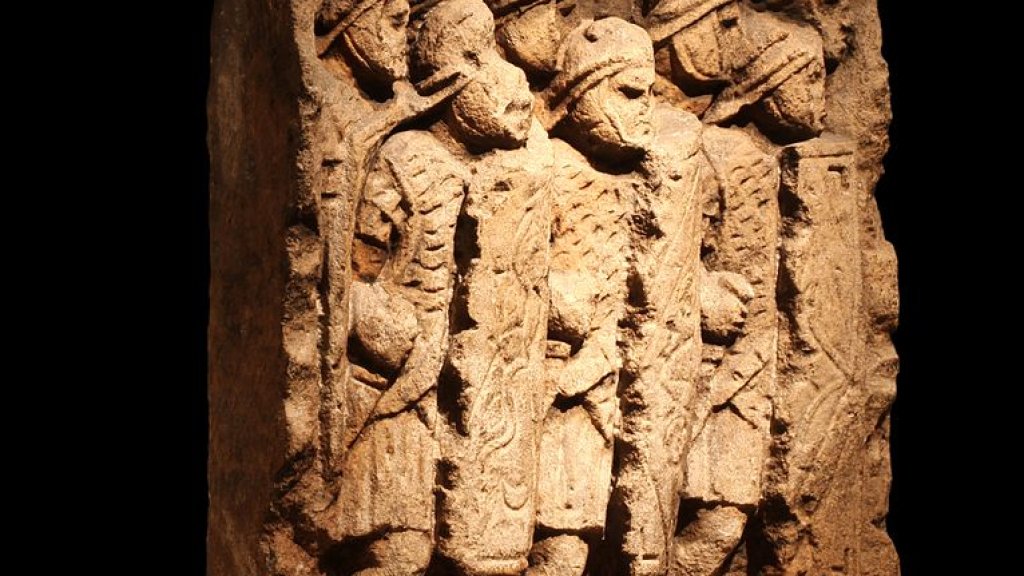 766px-Roman_Legionaries-MGR_Lyon-IMG_1050
