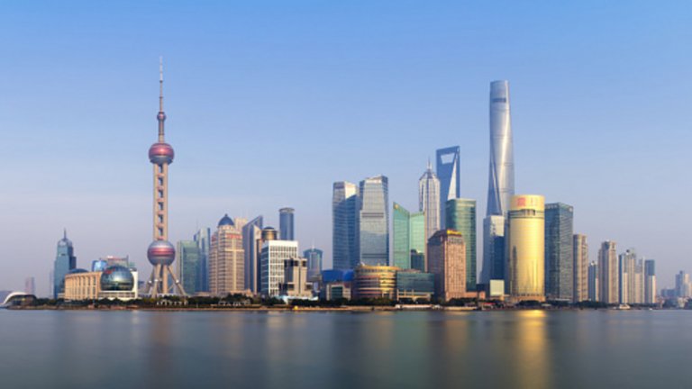 На десето място в класацията е Шанхай. Това е най-големият град в Китай с население около 20 милиона души. Годишният му БВП е 516,5 милиарда долара.
