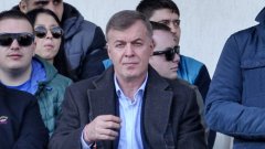 Божков обяви, че дава акциите на Левски на Наско Сираков