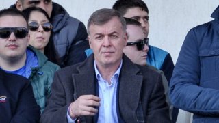 Сираков: Моля Борисов да помогне за стадиона, Левски не се е спасил
