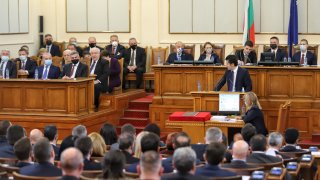 Над три часа дебати трябваха на депутатите, преди да направят едно предизвестено гласуване