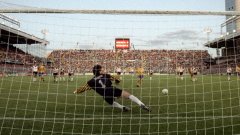 Как футболът въведе дузпите заради мач на България и как ги приеха англичаните