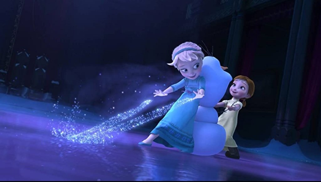 "Замръзналото кралство"
Нали не мислите, че ще мине Коледа без Ана и Елза? Може да ви е омръзнало от "Let it Go" и образа на двете сестри върху торти, играчки и чанти, но каквото и да си говорим, "Замръзналото кралство" (2013 г.) е феномен с огромно влияние върху филмовата публика.
Макар и вече малко изтъркана, първата част поне радва с това, че разчупва някои клишета и предлага изненади. И дори "лошият" не е там, където го очакваш. Затова, ако дадете шанс на Frozen заедно с децата, може да разберете всички похвали, които получи.