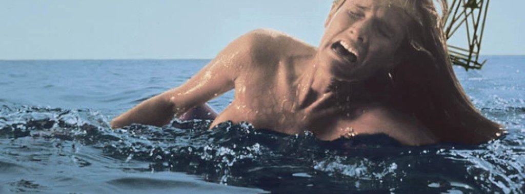 “Челюсти” (1975) 
В анкета на списание Sight & Sound Тарантино нареди филма на Спилбърг като един от любимите му филми в живота.

