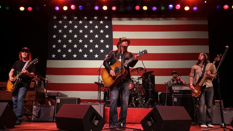 Рок-музикантът се оказа "фаворит" според агенция-фантом