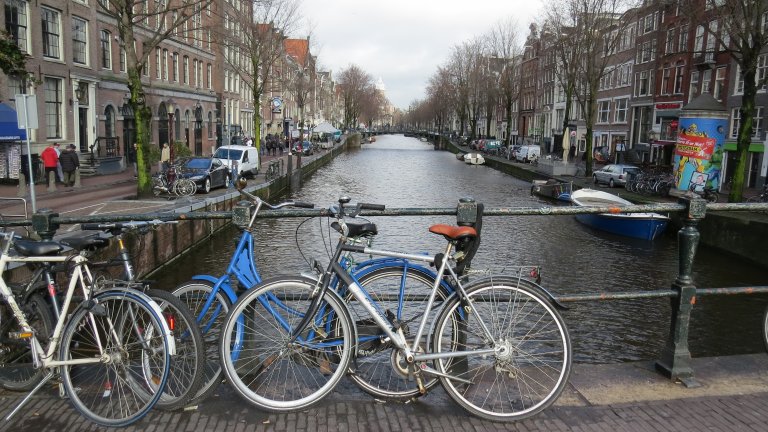 Нидерландия забранява пътническите полети до Великобритания