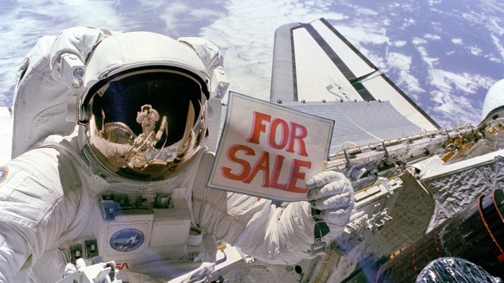 1280px-Satellites_For_Sale_-_GPN-2000-001036
