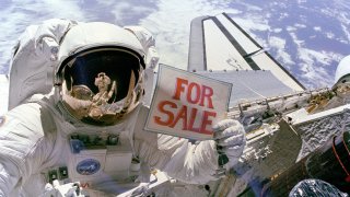 1280px-Satellites_For_Sale_-_GPN-2000-001036