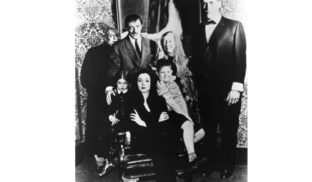 Снимка на първия екип от сериала Семейство Адамс от 1964 г.