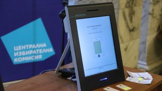 Измама има, само че тя не е с кода на машините, а с доверието на хората