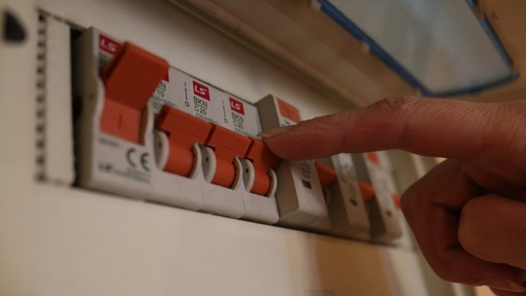 Спират тока на павилионите около "Гешов"