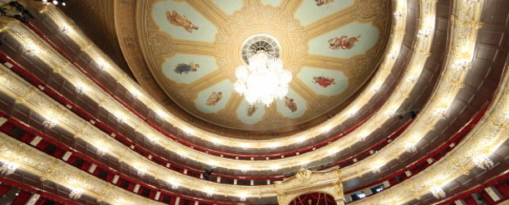 Пищната украса на Болшой театър е възстановена преди години