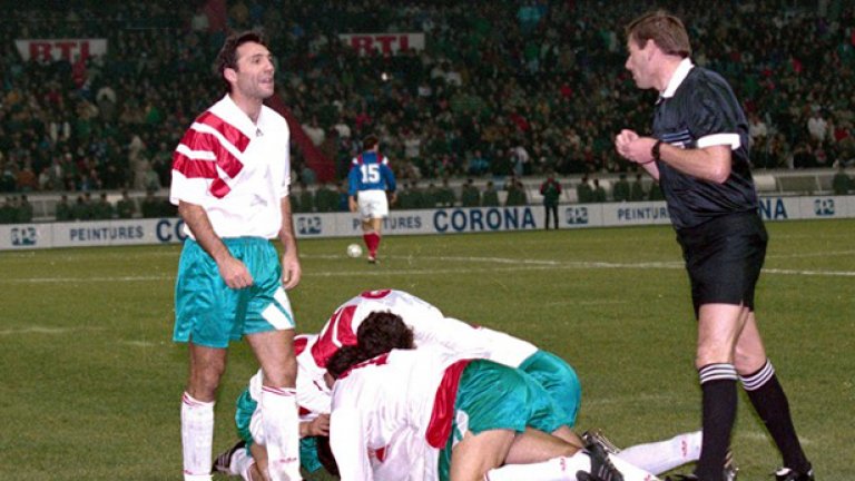 1993 г. Радост след победния гол на Емо Костадинов на "Парк де Пренс".