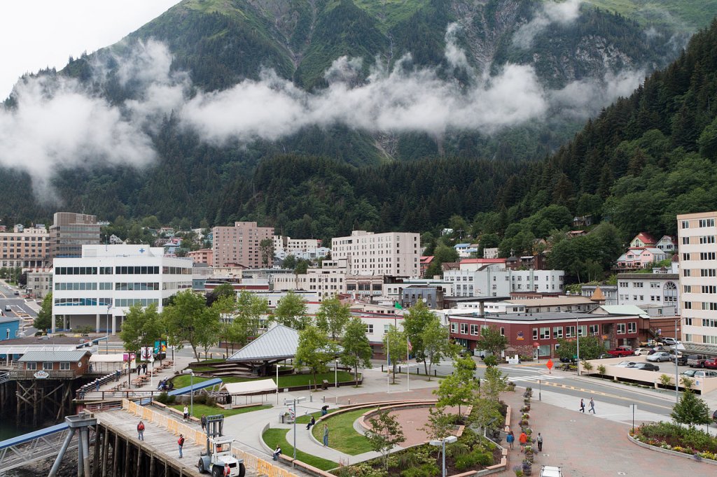 1280px-Downtown_Juneau_with_Mount_Juneau_rising_in_the_background