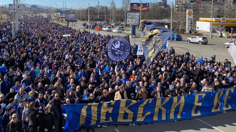 "Синя България" прехвърли акциите си на "Левски на левскарите"