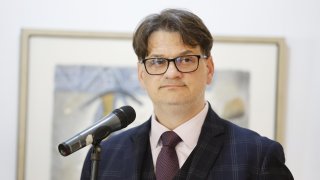 Белов е преподавател в театралната школа на Бачев, но не е съдружник във фондацията