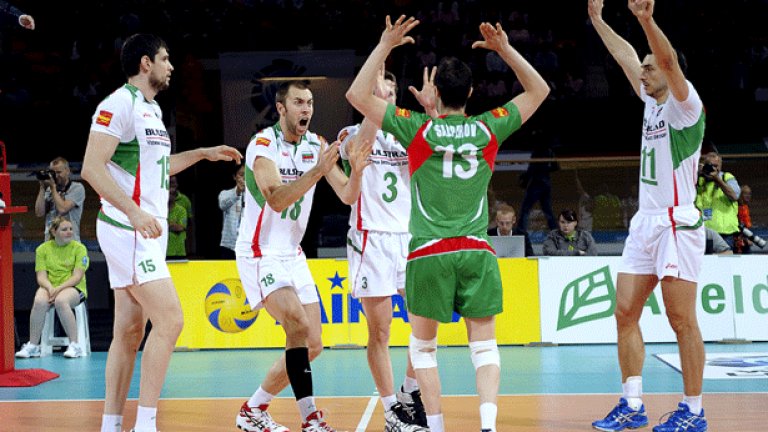 Владо Николов (вдясно) отново ще играе за България