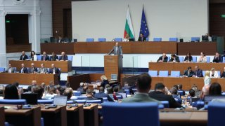 Основните критики на опозицията са свързани с липсата на реформи и високото ниво на дефицит