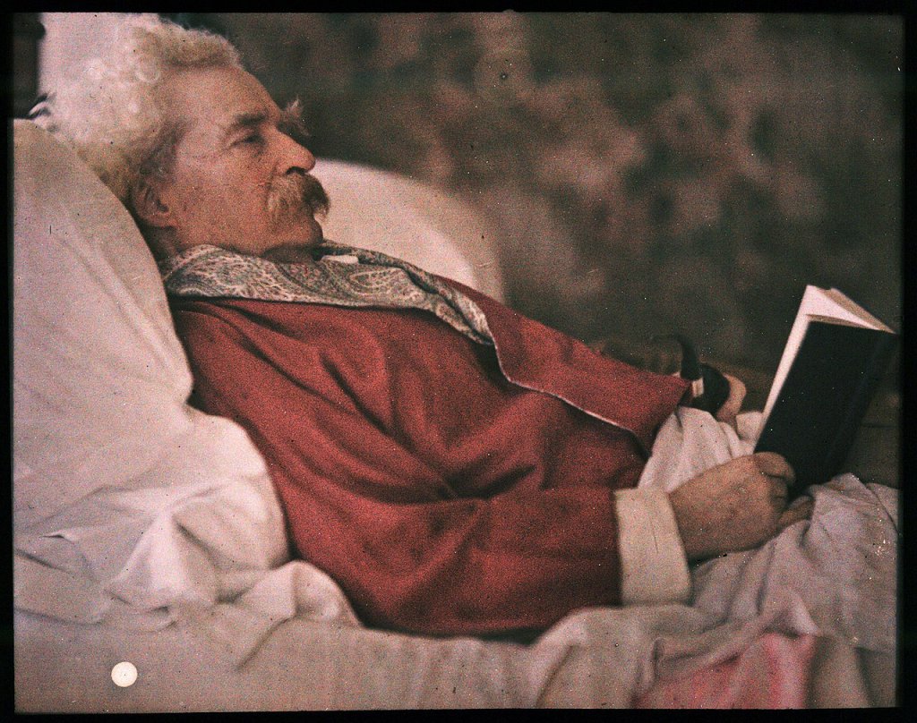 1280px-Autochrome_of_Mark_Twain