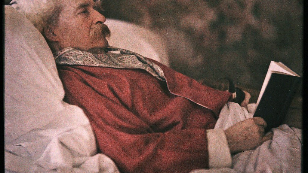 1280px-Autochrome_of_Mark_Twain
