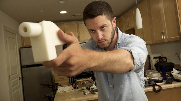 Коуди Уилсън

Коуди Уилсън може да е само на 26 години, но вече е направил кариера с един от най-скандалните цифрови проекти, създавани някога. Радикалният либертарианец се прочу, след като създаде на Liberator, първият пистолет, напълно пригоден за отпечатване на 3D принтер.

Целта му: да позволи на всеки да произведе смъртоносно пластмасово оръжие с едно кликване от всяка точка по света - и да покаже, че технологиите могат да превърнат самата идея за регулации в отживелица.

В последно време той си сътрудничи с Амир Тааки по Dark Wallet, приложение, проектирано да прави разплащанията с биткойни непроследими. През октомври той стартира и Ghost Gunner, компютърно контролирана преса, позволяваща на всеки да създаде метален корпус за AR-15 от прост чертеж.