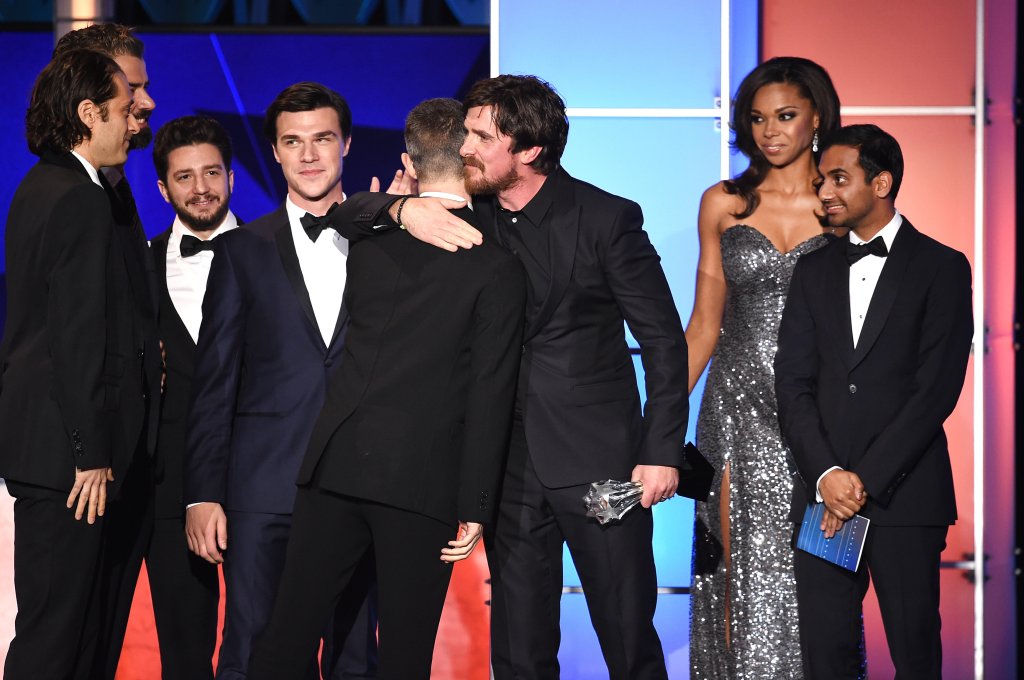 Ролята му спечели награда за  „най-добър актьор в комедия“ на Critics Choice Awards тази година и носи на Бейл трета номинация за „Оскар“ . 