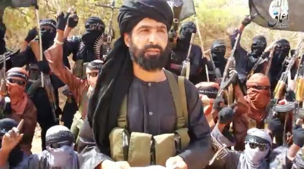 Аднан Абу Уалид ал-Сахрауи
Роден като Лехбиб Юмани, сахрауитският водач в продължение на години трупа опит в Западносахарския Фронт ПОЛИСАРИО преди да изостави сепаратистката кауза и да стане лидер на Ислямска държава в Сахара. Основната зона където организацията действа е границата между Нигер, Мали и Буркина Фасо, като именно в този район през 2017 г. е извършена атака, при която загиват четирима нигерски войници и четирима американски командоси.