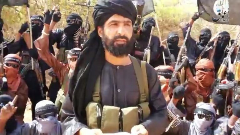 Аднан Абу Уалид ал-Сахрауи
Роден като Лехбиб Юмани, сахрауитският водач в продължение на години трупа опит в Западносахарския Фронт ПОЛИСАРИО преди да изостави сепаратистката кауза и да стане лидер на Ислямска държава в Сахара. Основната зона където организацията действа е границата между Нигер, Мали и Буркина Фасо, като именно в този район през 2017 г. е извършена атака, при която загиват четирима нигерски войници и четирима американски командоси.