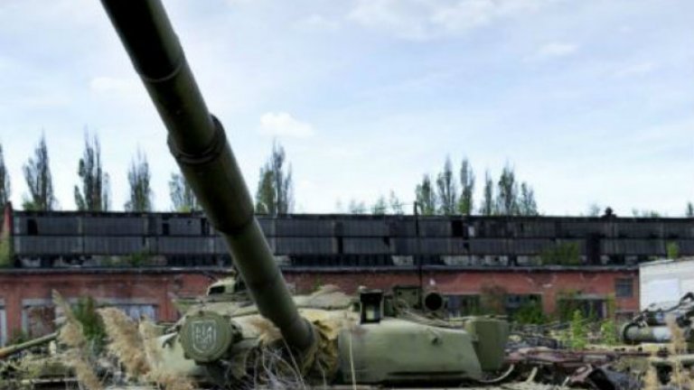 Гробище за съветски танкове в Украйна