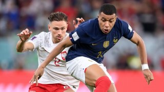 "Подпалиха ми се краката да го гоня" - какво е да пазиш цял мач Мбапе