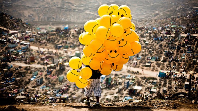 Peru National Award: "Smiles in the Cemetery", от Милко Торес Рамирез