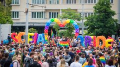 Парадът на ЛГБТ хората у нас и обичайният контрапарад в подкрепа на "традиционните ценности"
