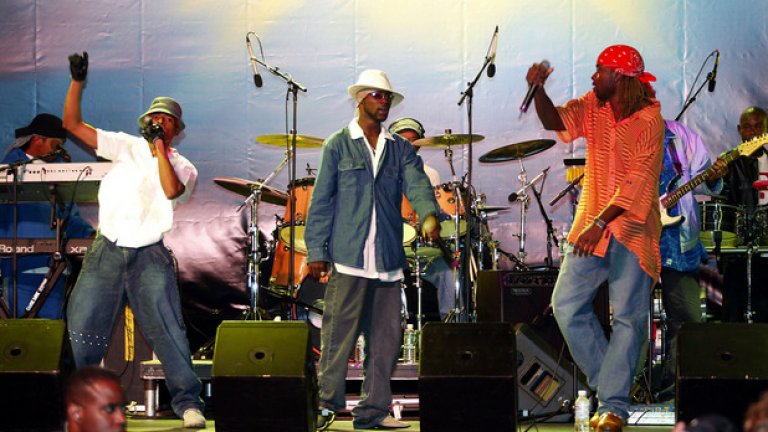 Baha Men
През 2001-ва бахамската псевдо-фолк формация печели "Грами" за най-добър денс запис с уникалния си, незабравим хит "Who Let the Dogs Out", оставяйки доста по-значимите Eiffel 65 с пръст в устата