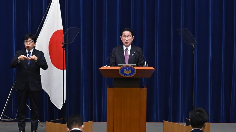 Премиерът Фумио Кишида обявява новия бюджет