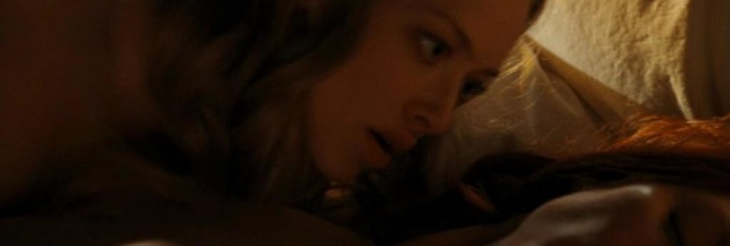 Клоуи (2009)
Джулиан Мур наема Аманда Сийнфрид, за да съблазни съпруга й, но сама се оказва прилъстена. Кулминацията е в невероятна сексуална сцена между двете. 
