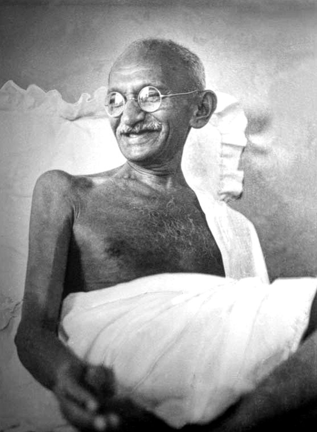 Gandhi_smiling_1942
