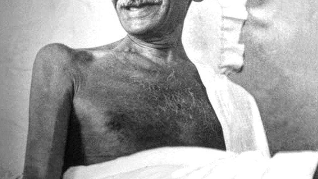 Gandhi_smiling_1942