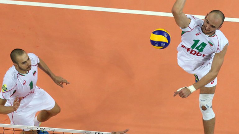 "Къса" топка през центъра, подадена от разпределителя Георги Братоев и завършена от центъра Теодор Тодоров.