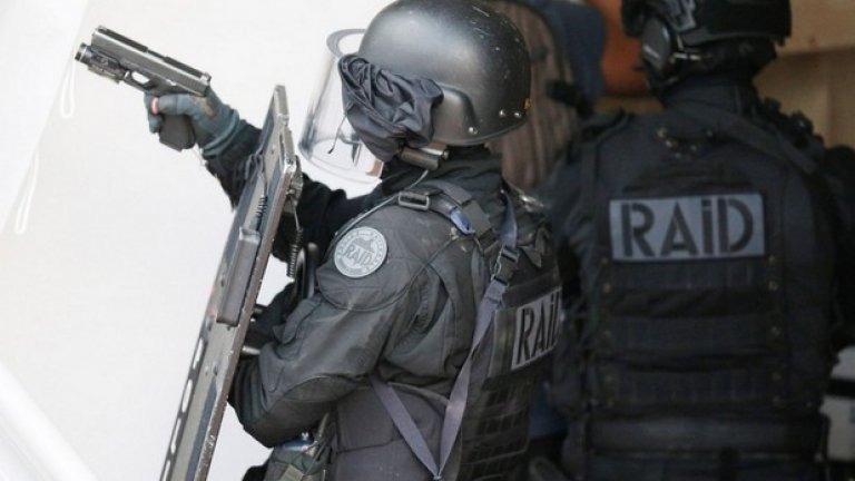 Оттренириха ситуация с бомба и въоръжен терорист на Евро 2016