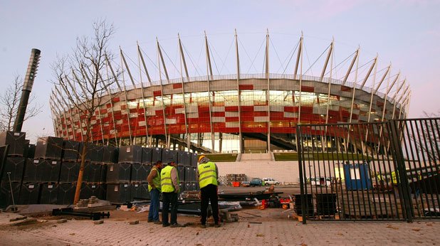 34. "Народови", Варшава
Старият и прашясал стадион бе заменен с модерна нова арена, която бе готова тъкмо навреме за Евро 2012. Проблемът на 58-хилядният стадион е, че нито един клуб не играе на него, а само националите на Полша. 