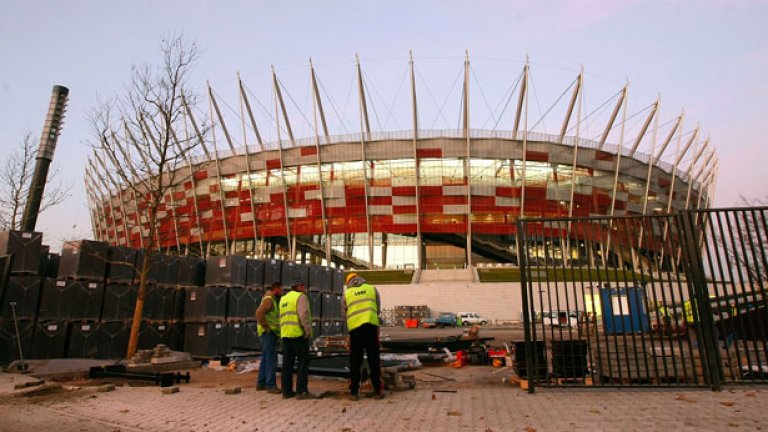Гледка от строежа на Националния стадион във Варшава, където ще се играе мачът от откриването на Евро 2012