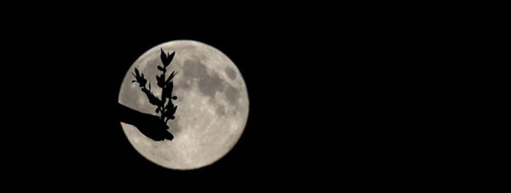 esq-supermoon-angel-of-peace-london