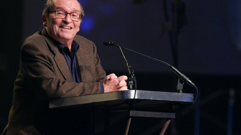 13. Сидни Лумет
Отново поглед назад във времето с великия Сидни Лумет - едно от най-големите имена в този списък, макар вероятно да е непознат за много зрители. Негови са класики като "12 гневни мъже" и "Серпико". Въпреки 4-те номинации той така и не успява да получи "Оскар" за най-добър режисьор, но и тук Академията се опитва да го компенсира с награда за цялостно творчество. 
Популярни филми: "12 гневни мъже", "Серпико" "Кучешки следобед", "Телевизионна мрежа", "Присъдата"