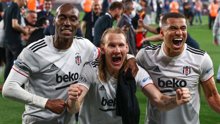 Супер драма в Турция: Бешикташ стана шампион заради един гол повече (видео)