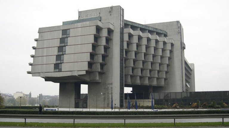 Хотел "Форум" в Краков, Полша. През 70-те години е модата на повдигнатите грозни сгради.