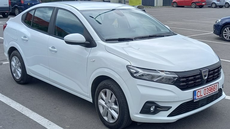 Dacia Logan - $9500
На  българския пазар чисто нов Logan може да бъде закупен на цена от 25 600 лв. Това е и единственият седан в галерията, който направо си изглежда като лимузина в сравнение с останалите тук.  В Индия се подвизава под името Mahindra Logan и се продава под 10 000 долара
Предлага се най-вече във вариант с 1,0 л. двигател и мощност от 67 конски сили. Интериорът е доста елементарен, но пък от компанията се хвалят, че е от най-просторните за класа си.